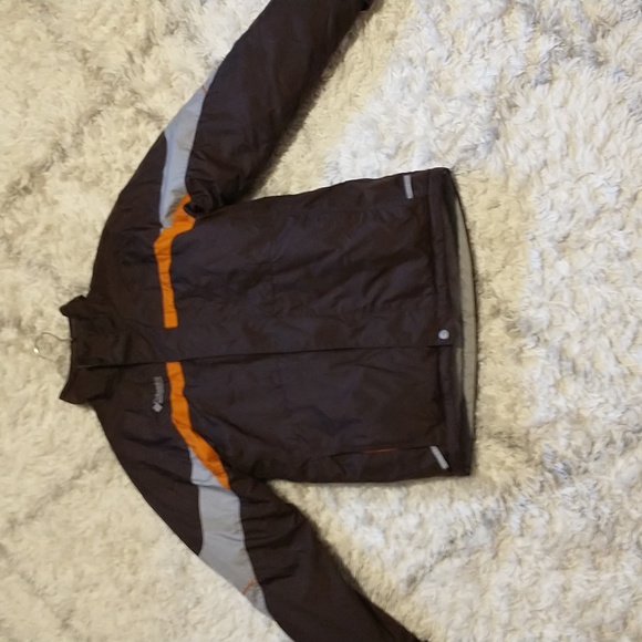 Columbia youth size 14/16 quilted winter coat with zip pockets,adjustable wrists - Picture 16 of 16